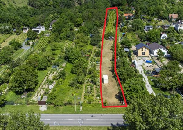 Na predaj pozemok s projektom a stavebným povolením DNV, južný svah s výhľadom na Rakúsko