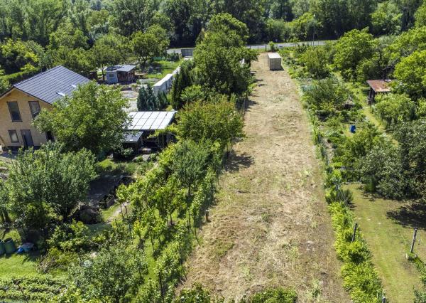 Na predaj pozemok s projektom a stavebným povolením DNV, južný svah s výhľadom na Rakúsko