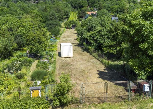 Na predaj pozemok s projektom a stavebným povolením DNV, južný svah s výhľadom na Rakúsko