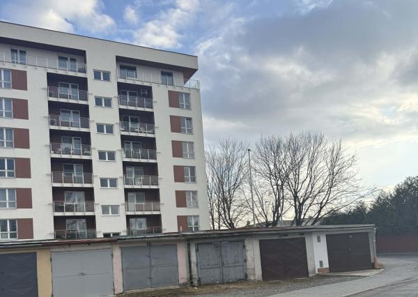 Exkluzívna ponuka! Ponúkam na predaj garáž v Poprade, časť sídlisko Západ na ul. Jazzovej (pri hoteli Olympia