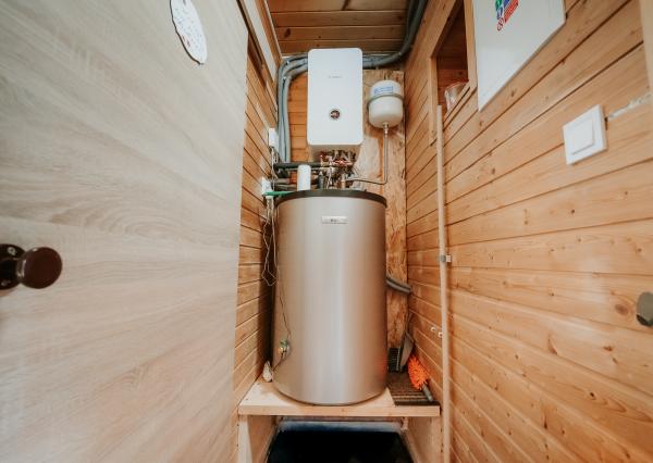 EXKLUZÍVNE Vám ponúkame na predaj dvojpodlažnú rekreačnú chatu s moderným interiérom v časti obce Litmanová