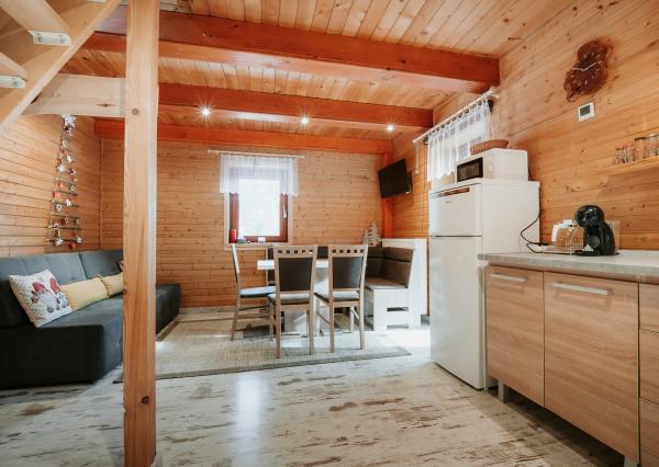 EXKLUZÍVNE Vám ponúkame na predaj dvojpodlažnú rekreačnú chatu s moderným interiérom v časti obce Litmanová