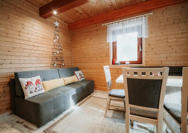 EXKLUZÍVNE Vám ponúkame na predaj dvojpodlažnú rekreačnú chatu s moderným interiérom v časti obce Litmanová