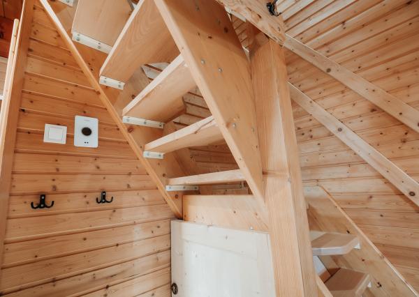 EXKLUZÍVNE Vám ponúkame na predaj dvojpodlažnú rekreačnú chatu s moderným interiérom v časti obce Litmanová