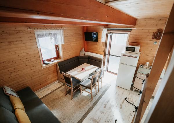 EXKLUZÍVNE Vám ponúkame na predaj dvojpodlažnú rekreačnú chatu s moderným interiérom v časti obce Litmanová