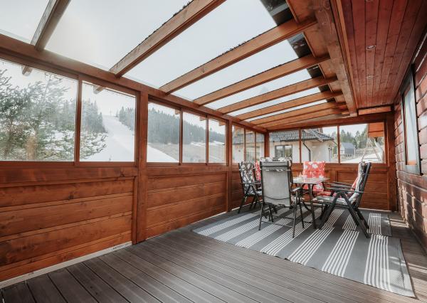 EXKLUZÍVNE Vám ponúkame na predaj dvojpodlažnú rekreačnú chatu s moderným interiérom v časti obce Litmanová