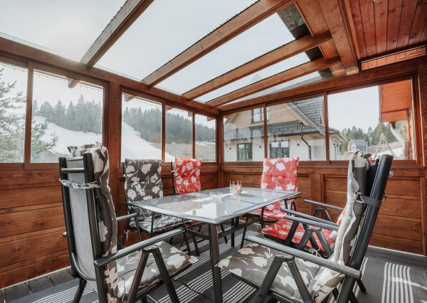 EXKLUZÍVNE Vám ponúkame na predaj dvojpodlažnú rekreačnú chatu s moderným interiérom v časti obce Litmanová