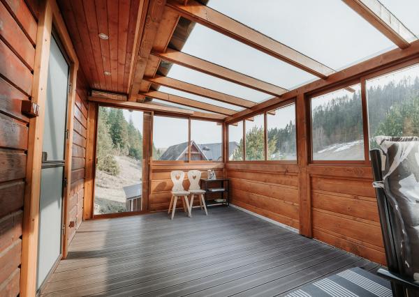 EXKLUZÍVNE Vám ponúkame na predaj dvojpodlažnú rekreačnú chatu s moderným interiérom v časti obce Litmanová