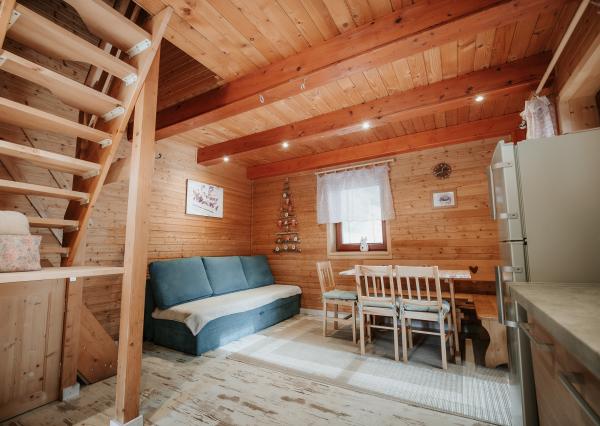 EXKLUZÍVNE Vám ponúkame na predaj dvojpodlažnú rekreačnú chatu s moderným interiérom v časti obce Litmanová