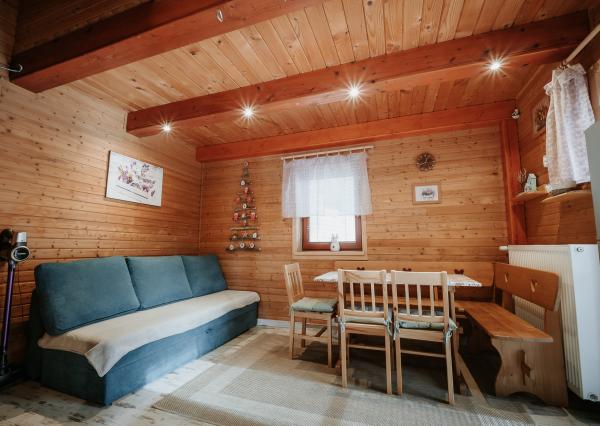 EXKLUZÍVNE Vám ponúkame na predaj dvojpodlažnú rekreačnú chatu s moderným interiérom v časti obce Litmanová