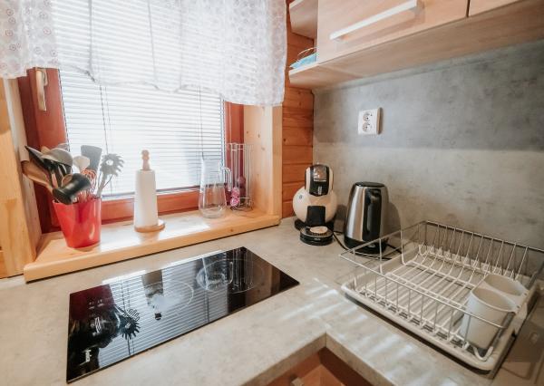 EXKLUZÍVNE Vám ponúkame na predaj dvojpodlažnú rekreačnú chatu s moderným interiérom v časti obce Litmanová