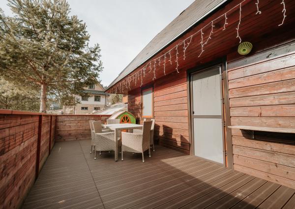 EXKLUZÍVNE Vám ponúkame na predaj dvojpodlažnú rekreačnú chatu s moderným interiérom v časti obce Litmanová