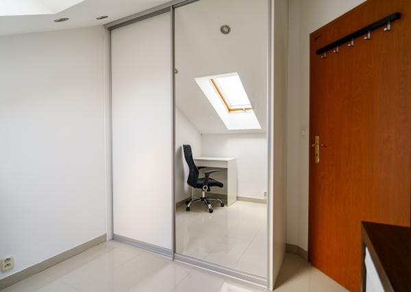 Ponúkame na predaj 4-izbový  mezonetový byt pri jazere v rodinnom dome  s parkovaním