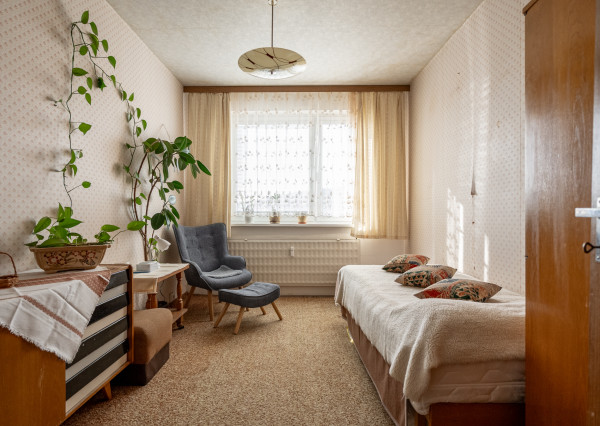 REZERVOVANÉ - Na predaj 3-izbový byt s loggiou – sídlisko Drieňová, Banská Štiavnica