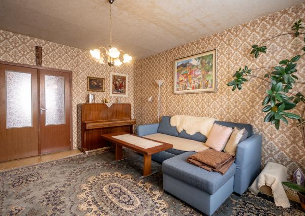 REZERVOVANÉ - Na predaj 3-izbový byt s loggiou – sídlisko Drieňová, Banská Štiavnica