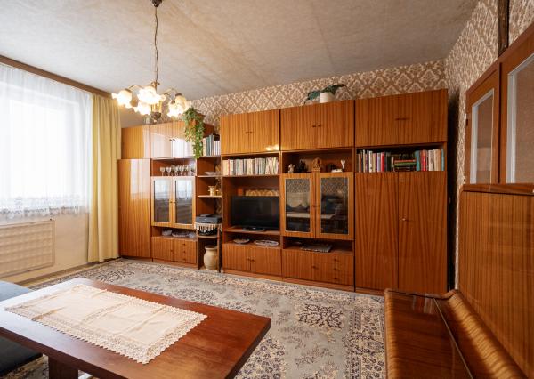 REZERVOVANÉ - Na predaj 3-izbový byt s loggiou – sídlisko Drieňová, Banská Štiavnica