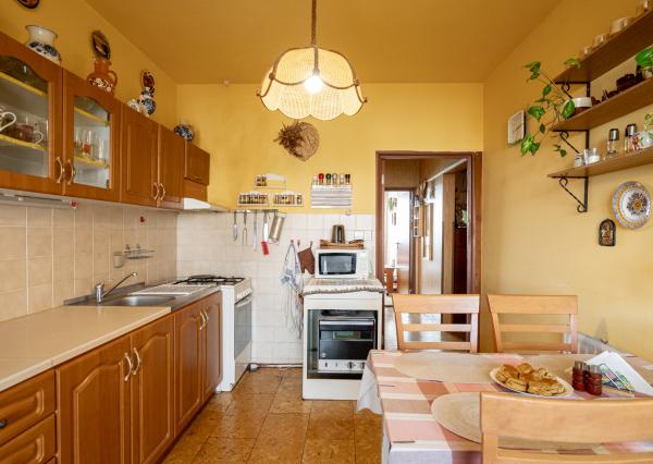 REZERVOVANÉ - Na predaj 3-izbový byt s loggiou – sídlisko Drieňová, Banská Štiavnica