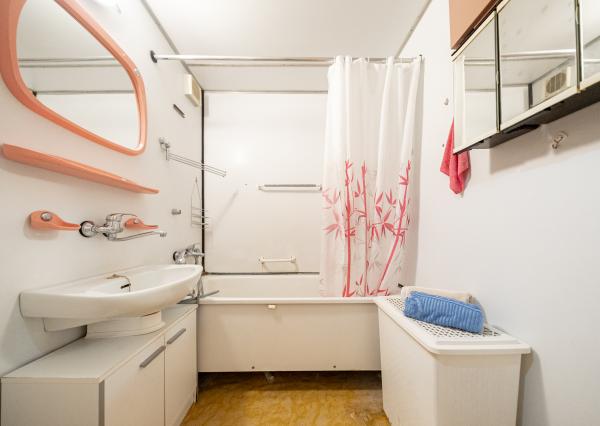 REZERVOVANÉ - Na predaj 3-izbový byt s loggiou – sídlisko Drieňová, Banská Štiavnica