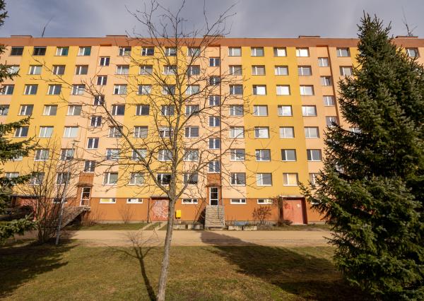 REZERVOVANÉ - Na predaj 3-izbový byt s loggiou – sídlisko Drieňová, Banská Štiavnica