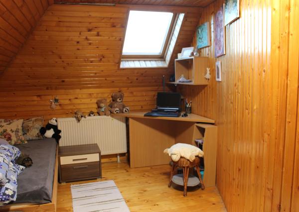 Predaj  4 izb. dom - 377 m2,  dielňa, pivnica, záhradka ,  Hrochoť, okr. B.Bystrica