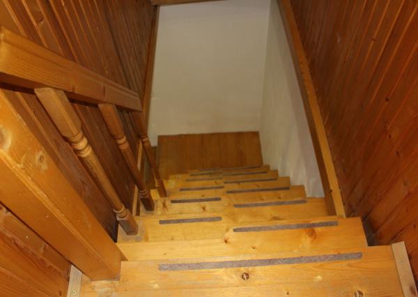 Predaj  4 izb. dom - 377 m2,  dielňa, pivnica, záhradka ,  Hrochoť, okr. B.Bystrica