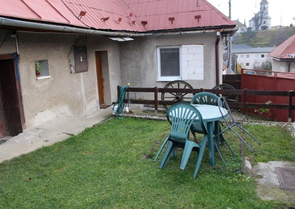 Predaj  4 izb. dom - 377 m2,  dielňa, pivnica, záhradka ,  Hrochoť, okr. B.Bystrica