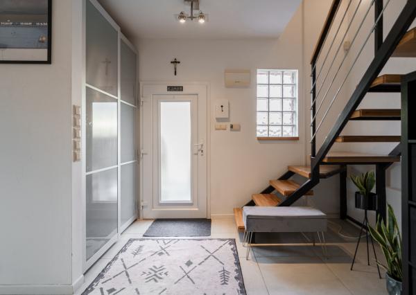 Ponúkame na predaj 4-izbový  mezonetový byt pri jazere v rodinnom dome  s parkovaním