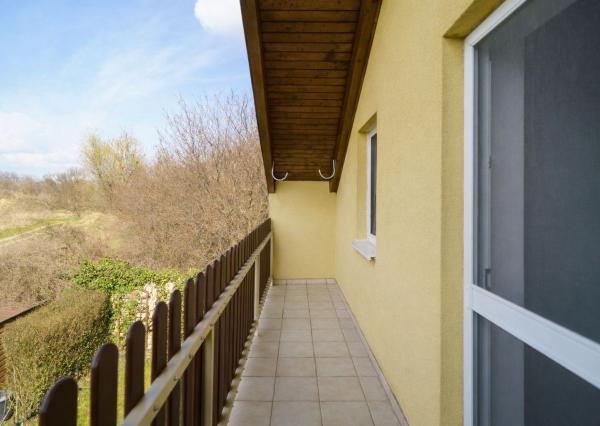 Ponúkame na predaj 4-izbový  mezonetový byt pri jazere v rodinnom dome  s parkovaním