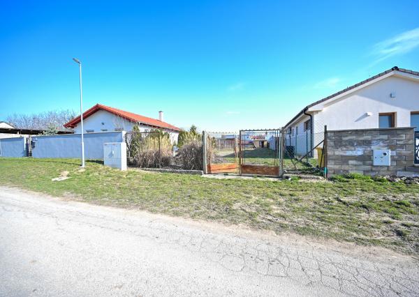 PREDAJ, stavebný pozemok 428 m², Ružindol, Trnava