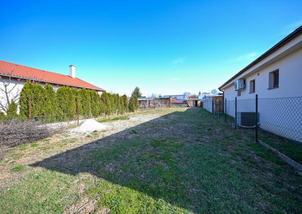 PREDAJ, stavebný pozemok 428 m², Ružindol, Trnava