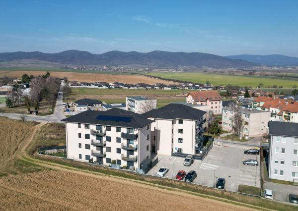 REZERVOVANÉ - PREDAJ, 2-IZBOVÝ BYT 46 m², TERASA 14 m², PARKOVACIE MIESTO 13 m², KOŠOLNÁ, OKRES TRNAVA