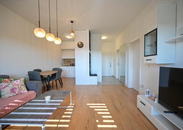 REZERVOVANÉ - PREDAJ, 2-IZBOVÝ BYT 46 m², TERASA 14 m², PARKOVACIE MIESTO 13 m², KOŠOLNÁ, OKRES TRNAVA