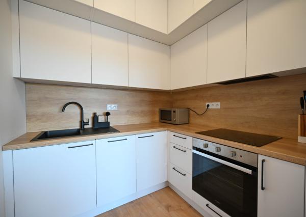 REZERVOVANÉ - PREDAJ, 2-IZBOVÝ BYT 46 m², TERASA 14 m², PARKOVACIE MIESTO 13 m², KOŠOLNÁ, OKRES TRNAVA