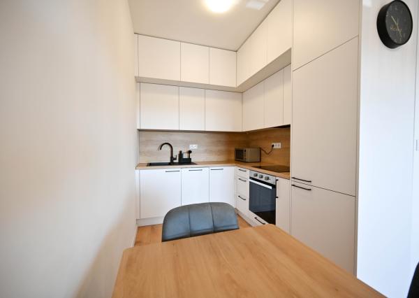 REZERVOVANÉ - PREDAJ, 2-IZBOVÝ BYT 46 m², TERASA 14 m², PARKOVACIE MIESTO 13 m², KOŠOLNÁ, OKRES TRNAVA