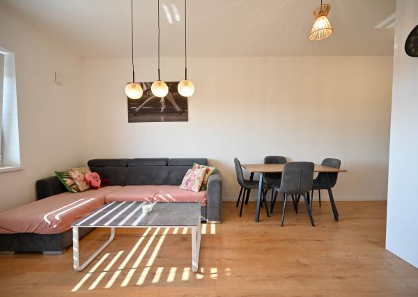 REZERVOVANÉ - PREDAJ, 2-IZBOVÝ BYT 46 m², TERASA 14 m², PARKOVACIE MIESTO 13 m², KOŠOLNÁ, OKRES TRNAVA