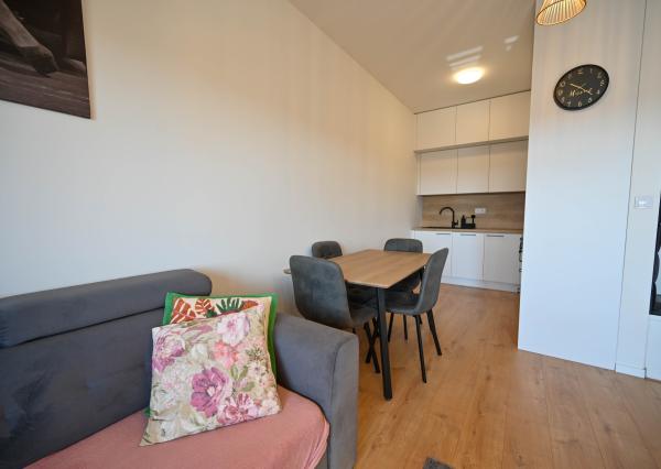 REZERVOVANÉ - PREDAJ, 2-IZBOVÝ BYT 46 m², TERASA 14 m², PARKOVACIE MIESTO 13 m², KOŠOLNÁ, OKRES TRNAVA