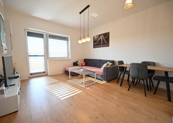 REZERVOVANÉ - PREDAJ, 2-IZBOVÝ BYT 46 m², TERASA 14 m², PARKOVACIE MIESTO 13 m², KOŠOLNÁ, OKRES TRNAVA
