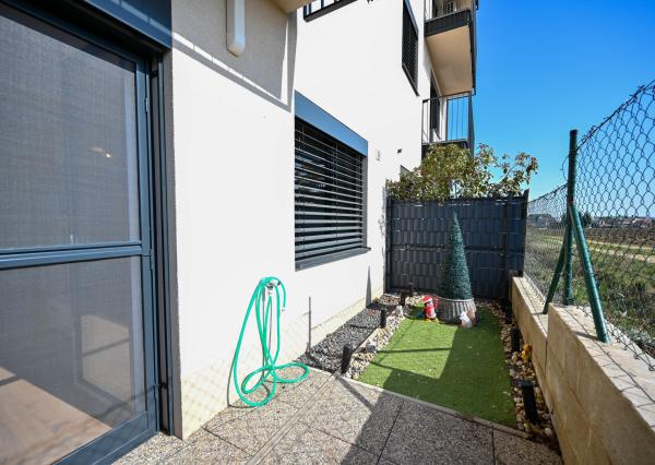 REZERVOVANÉ - PREDAJ, 2-IZBOVÝ BYT 46 m², TERASA 14 m², PARKOVACIE MIESTO 13 m², KOŠOLNÁ, OKRES TRNAVA