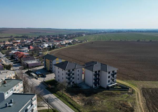 REZERVOVANÉ - PREDAJ, 2-IZBOVÝ BYT 46 m², TERASA 14 m², PARKOVACIE MIESTO 13 m², KOŠOLNÁ, OKRES TRNAVA