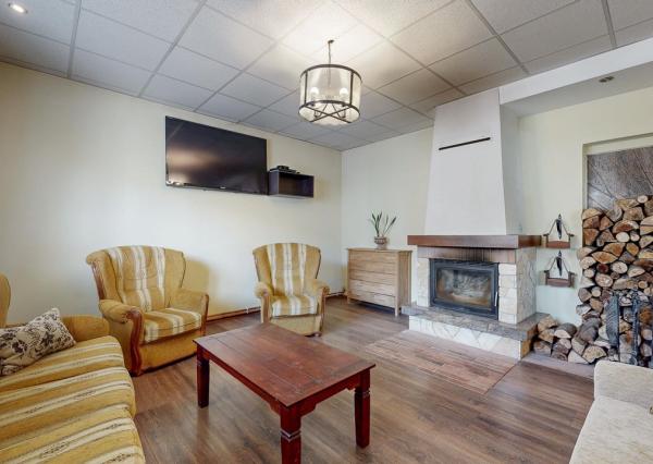 Na predaj samostatne stojaci rodinný dom v zadnej časti prepojený s prízemným domom, pozemok 1659 m2, Štúrova ulica, Skalica