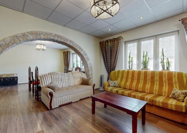 Na predaj samostatne stojaci rodinný dom v zadnej časti prepojený s prízemným domom, pozemok 1659 m2, Štúrova ulica, Skalica