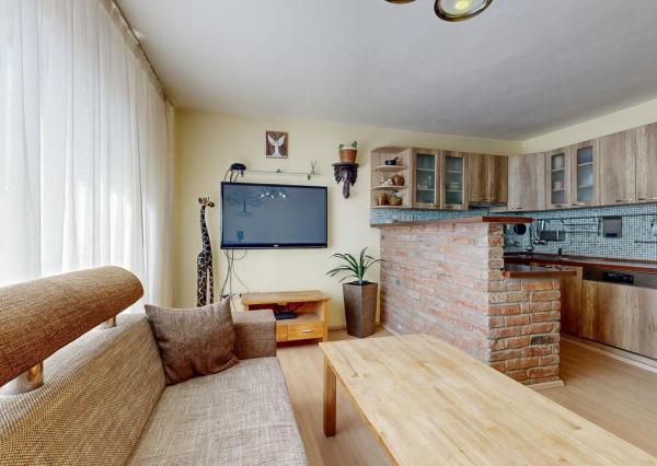 Na predaj samostatne stojaci rodinný dom v zadnej časti prepojený s prízemným domom, pozemok 1659 m2, Štúrova ulica, Skalica