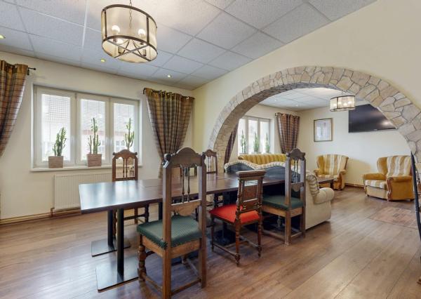 Na predaj samostatne stojaci rodinný dom v zadnej časti prepojený s prízemným domom, pozemok 1659 m2, Štúrova ulica, Skalica