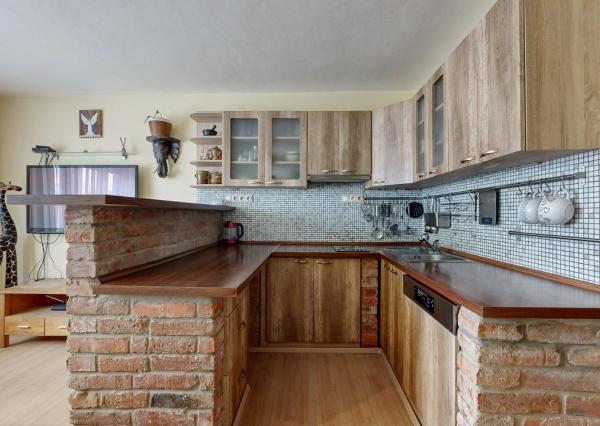 Na predaj samostatne stojaci rodinný dom v zadnej časti prepojený s prízemným domom, pozemok 1659 m2, Štúrova ulica, Skalica