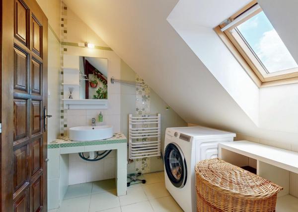 Na predaj samostatne stojaci rodinný dom v zadnej časti prepojený s prízemným domom, pozemok 1659 m2, Štúrova ulica, Skalica