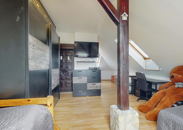 Na predaj samostatne stojaci rodinný dom v zadnej časti prepojený s prízemným domom, pozemok 1659 m2, Štúrova ulica, Skalica