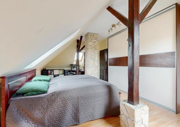 Na predaj samostatne stojaci rodinný dom v zadnej časti prepojený s prízemným domom, pozemok 1659 m2, Štúrova ulica, Skalica