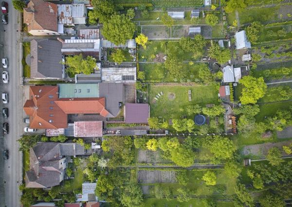 Na predaj samostatne stojaci rodinný dom v zadnej časti prepojený s prízemným domom, pozemok 1659 m2, Štúrova ulica, Skalica