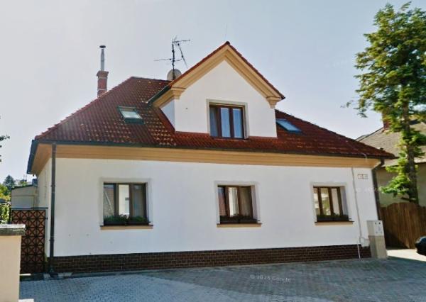 Na predaj samostatne stojaci rodinný dom v zadnej časti prepojený s prízemným domom, pozemok 1659 m2, Štúrova ulica, Skalica