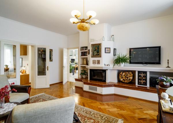 Na predaj vila z prelomu storočia s prekvapivým súkromím, bazénom a veľkým pozemkom v Rajke